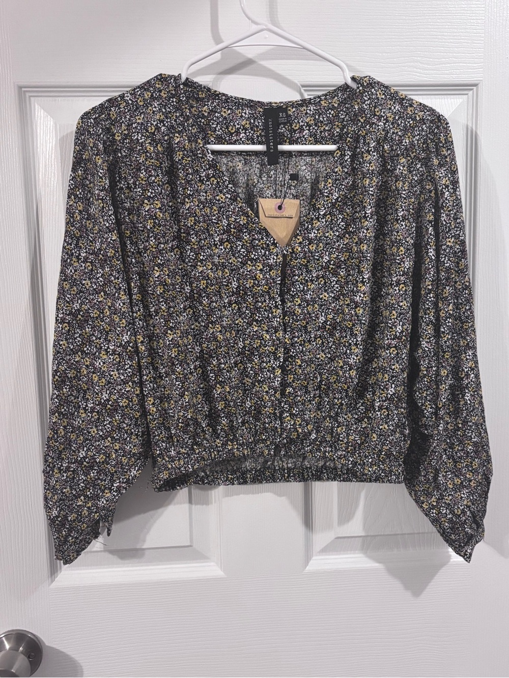 Knot sisters size XS Women's Black Floral V-Neck Button Front Top